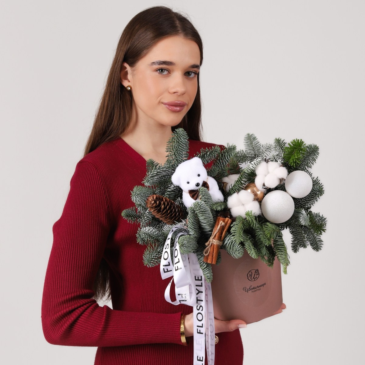 novogodnyaya kompoziciya v shlyapnoj korobke 5-5